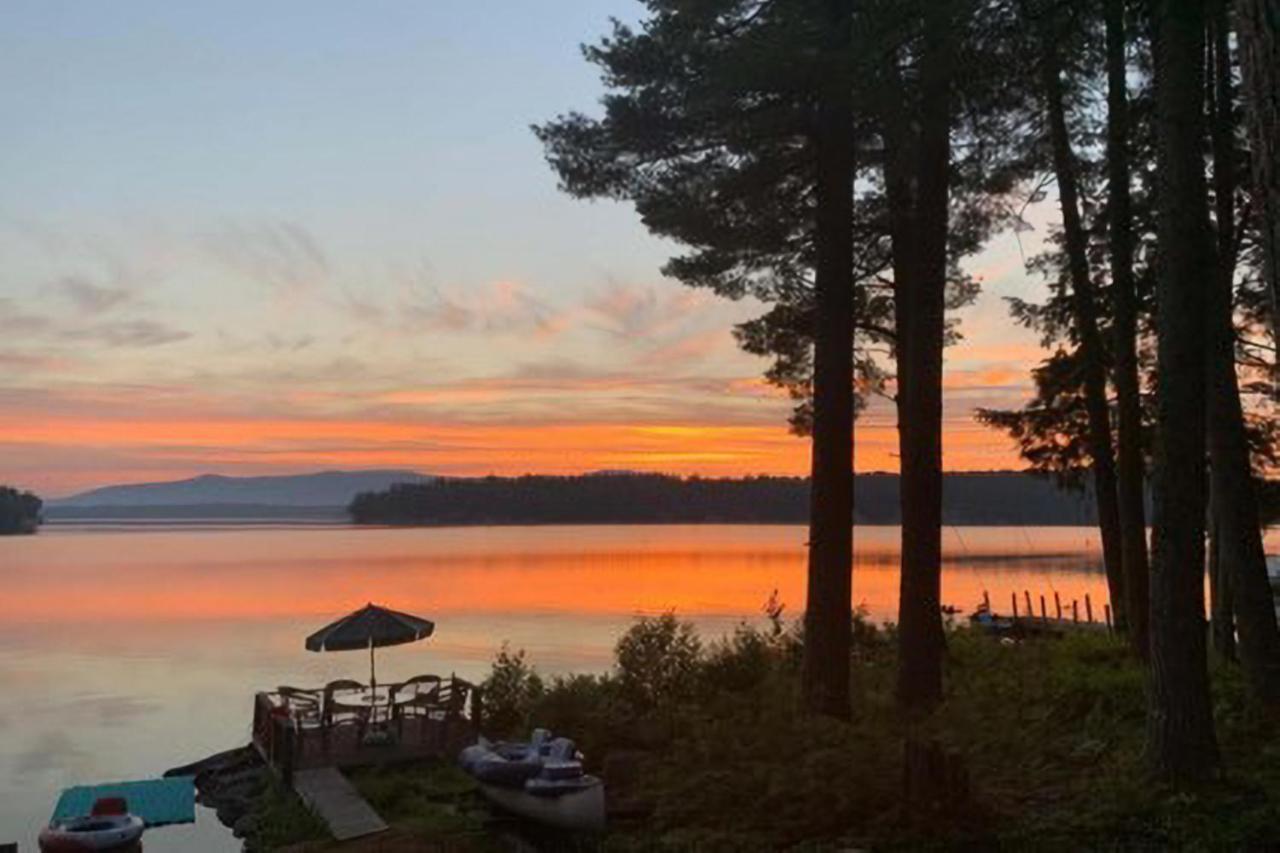 Meredith Lakefront Lodge On Lake Winnipesaukee Buitenkant foto